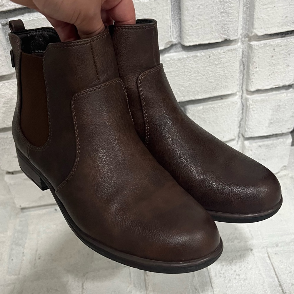 Yuu Womens Brina Stacked Heel Zip Bootie, Great Used Condition, Size 6